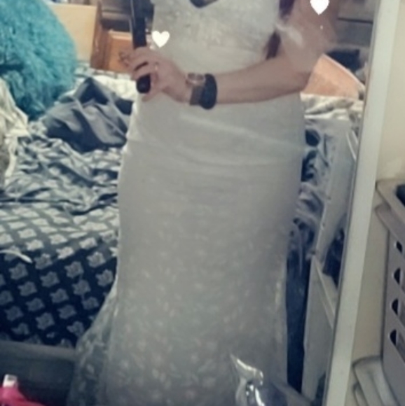 White flower and leaf dress - Picture 11 of 16